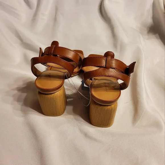 Women's Lauren Heels - Universal Thread" Brown - Picture 8 of 8